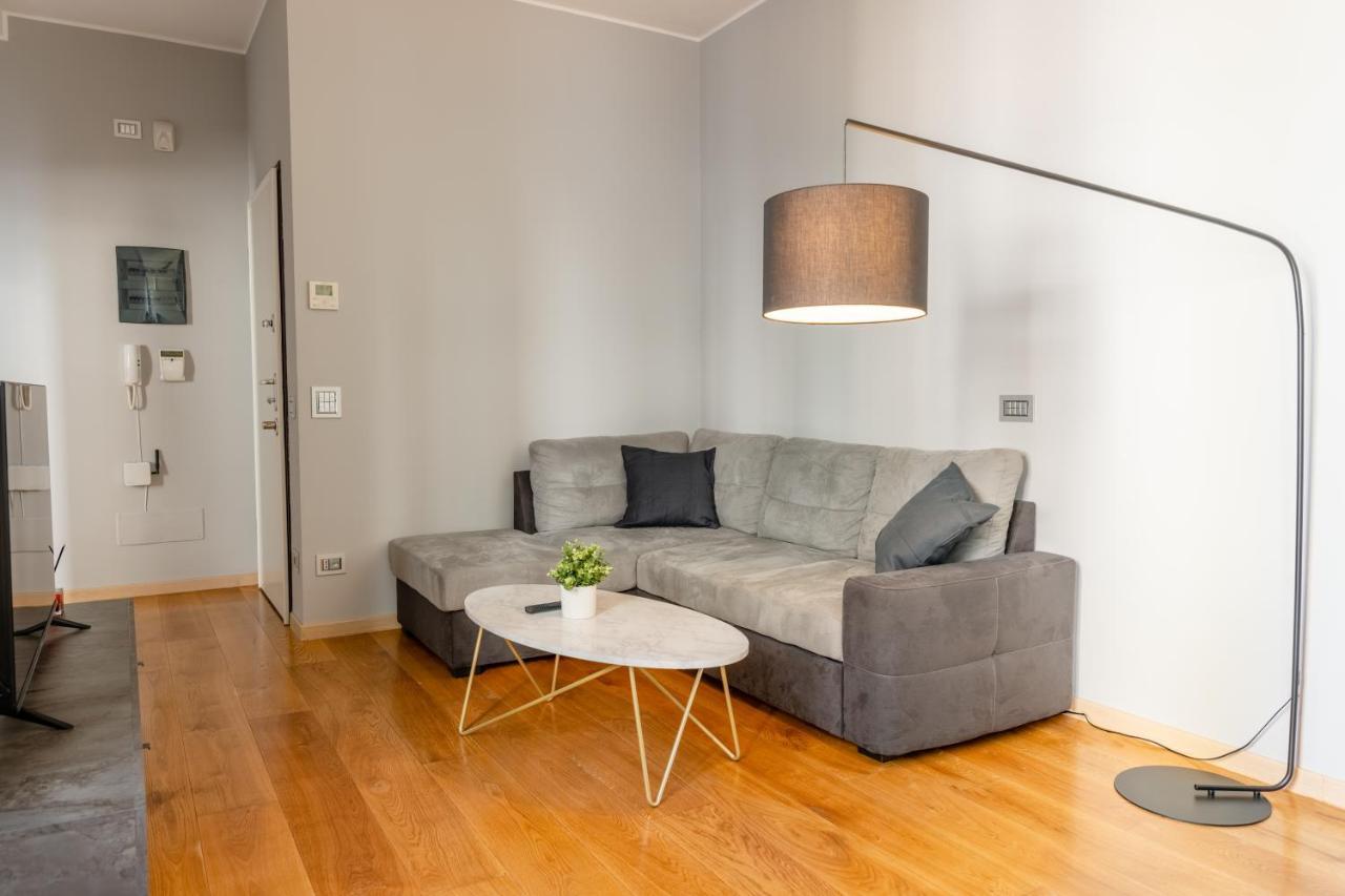 5 Min Duomo Luxury Home In Brera Design District ミラノ エクステリア 写真